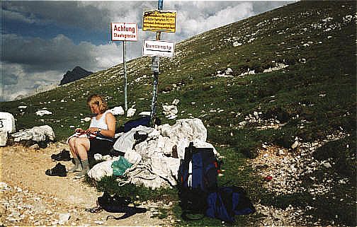 Noch eine kurze Rast am Brunnsteinanger und dann mit Volldampf Richtung Mittenwald. Die Zeit drängt. Mit der Tiroler Hütte und der Brunnsteinspitze wird es nichts mehr.
