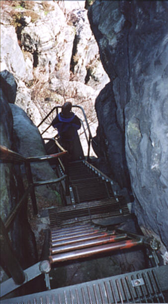 Eisenleitern zum vorderen Aussichtspunkt �ber dem Mulattenkopf
