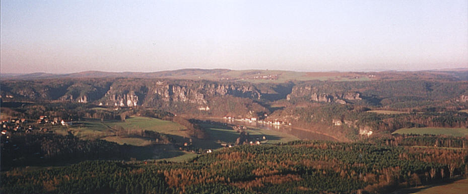 Der Elbbogen bei Rathen mit Bastei, Amselgrund und Feldsteine