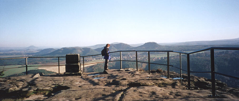 Aussicht auf das Mittlere Gebiet der Steine: Pfaffenstein,Gohrischstein,Papststein und Kleinhennersdorfer Stein