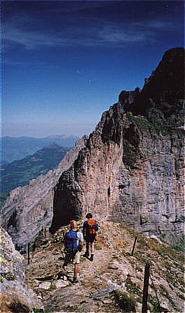 Auf- und Abstieg zur Dossenhtte in der Schweiz